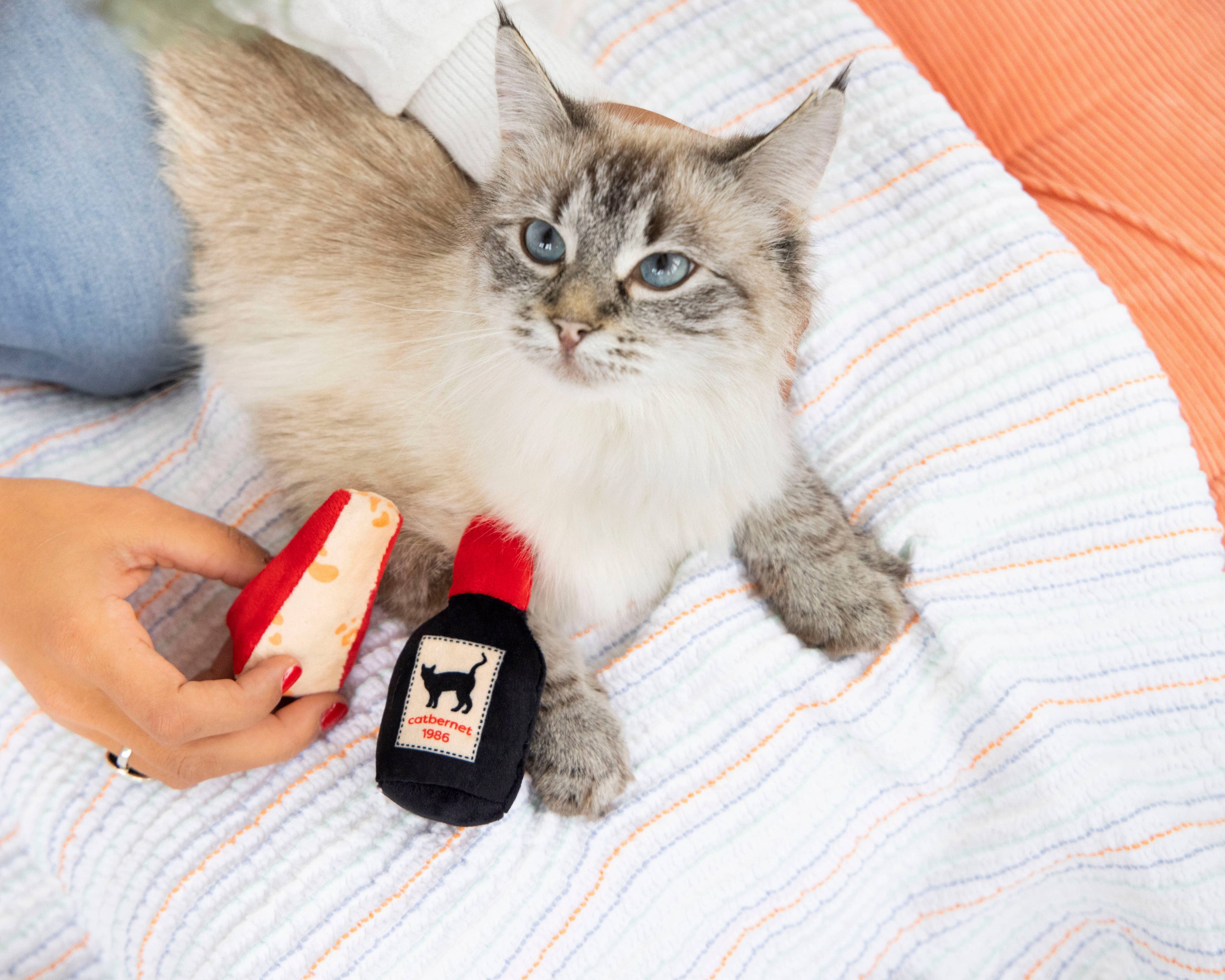 Cheese and Wine Cat Toys, Set Of 2 - The Bougie Pet Boutique